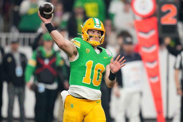 Oregon quarterback Bo Nix (10) throws against Liberty during the first half on the NCAA Fiesta Bowl college football game, Monday, Jan. 1, 2024, in Glendale, Ariz. (AP Photo/Ross D. Franklin)